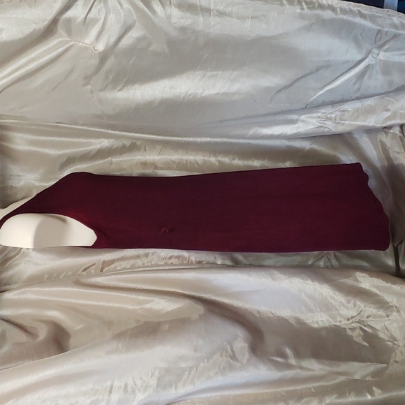 UnBranded.  Acetate & Spandex' Burgundy; Scoop Neckline; Sleeveless. Size 12 *** - Picture 5 of 12